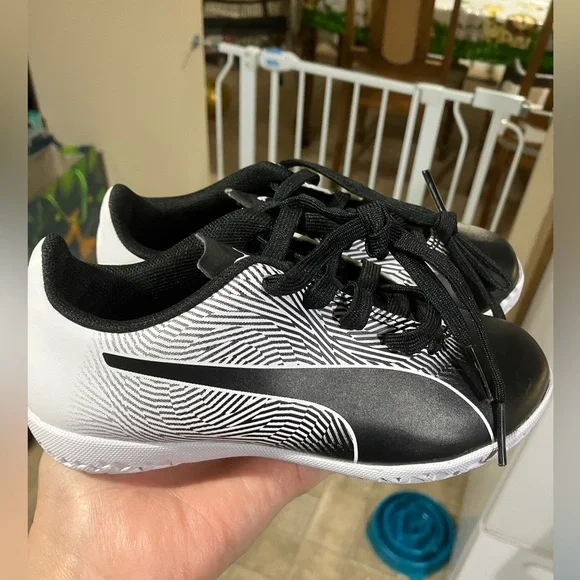 Puma kids shoes black white size 11C - Picture 2 of 4